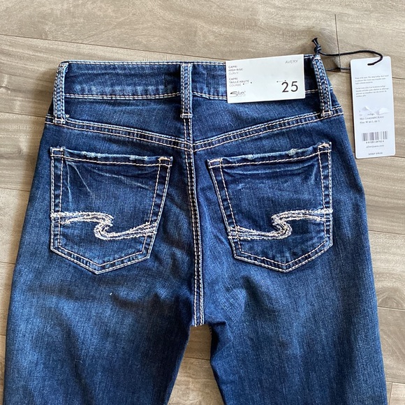 Silver Jeans Avery Capri/High Rose/Curvy - 25x22.5 - Picture 3 of 11